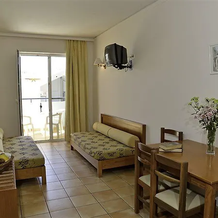 מלון Lefkoniko Bay העיירה רתימנו