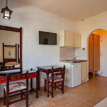 Lefkoniko Bay העיירה רתימנו