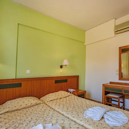 Lefkoniko Bay מלון 3*