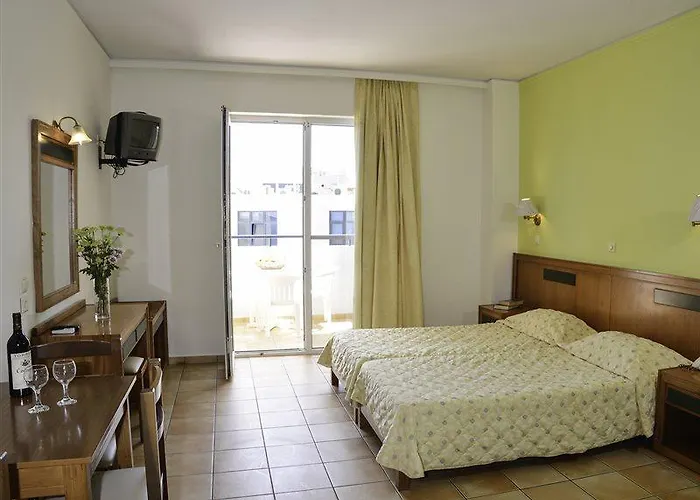 Hotel Lefkoniko Bay 3*